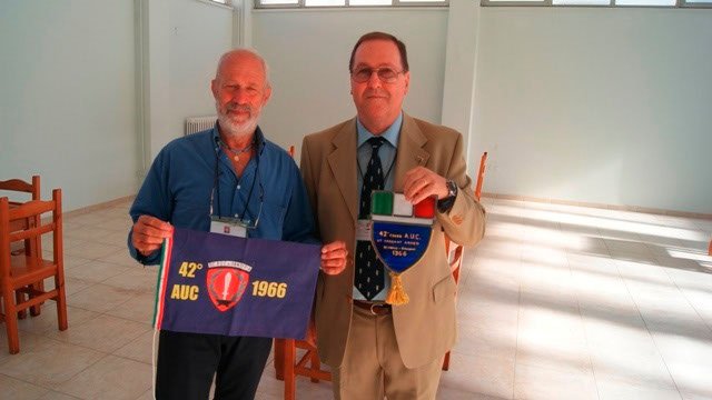 1° raduno Ascoli Piceno dal 9 al 10 settembre 2011 -  foto...072 - ecco il nostro Gagliardetto